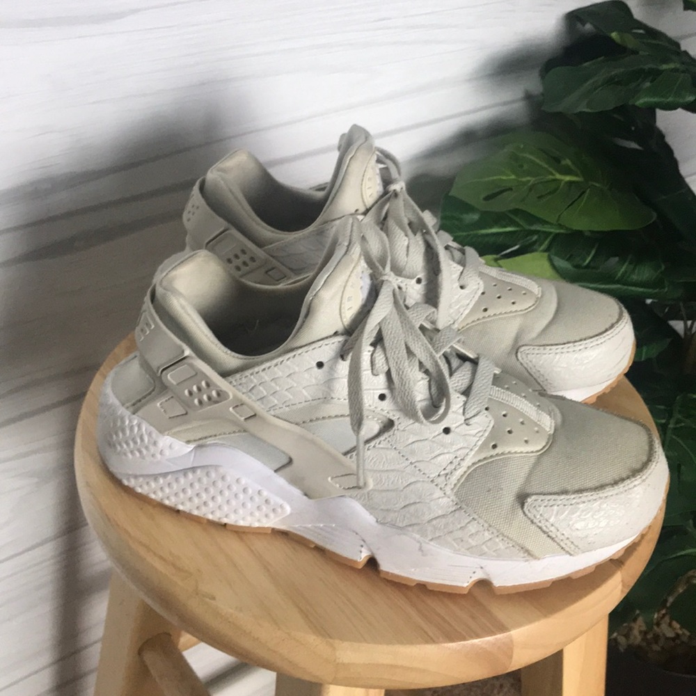 Nike Air Huaraches Run SE